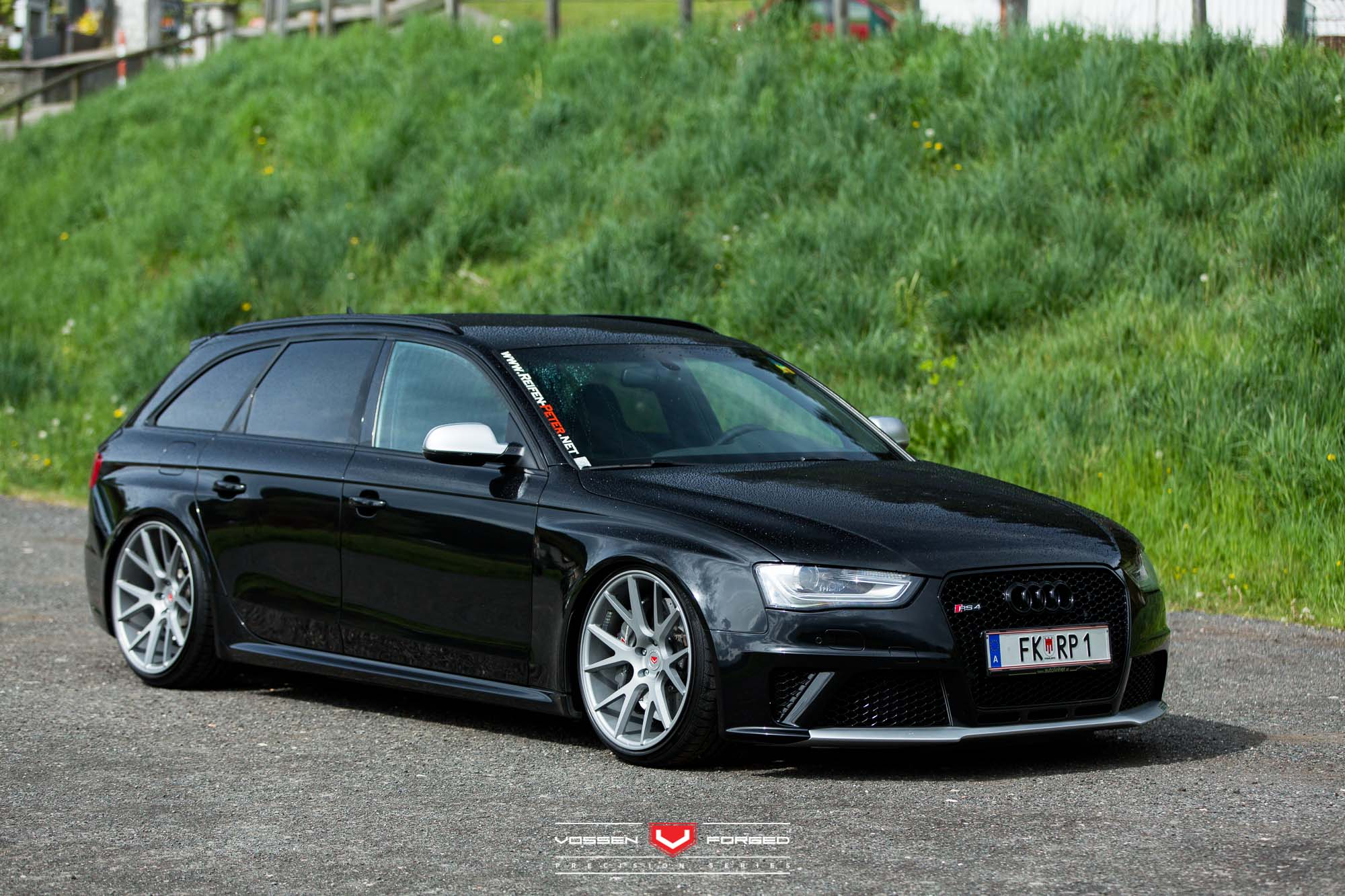 Ауди универсал тюнинг. Audi rs4 b8. Audi.a4 b8 rs4. Audi rs4 Black. Ауди рс4 2010.