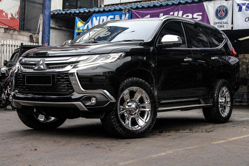 Mitsubishi Pajero Sport на дисках XD Series Revolver Chrome R20
