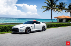 Nissan GTR на дисках Vossen VFS-5