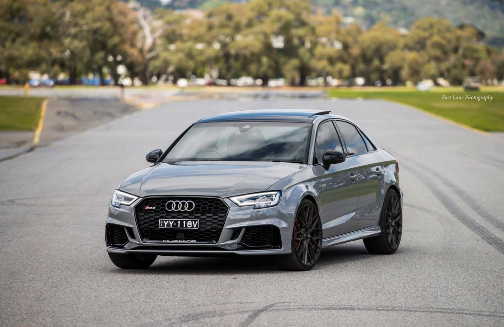 Audi RS3 на дисках Vorsteiner V-FF 107 Carbon Graphite R20