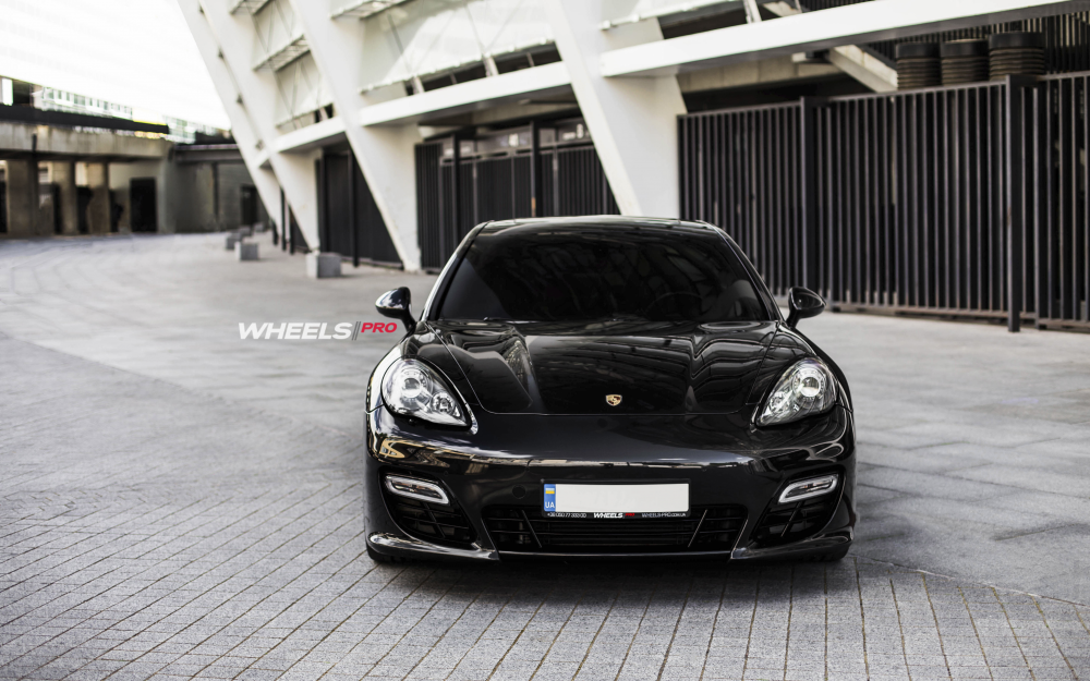 Porsche Panamera GTS на дисках PUR Wheels