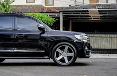Toyota Land Cruiser на дисках KMC MC5