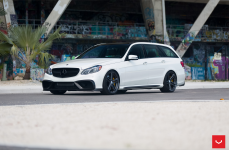 Mercedes-Benz E63 на дисках Vossen VFS-5