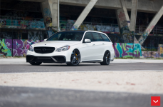 Mercedes-Benz E63 на дисках Vossen VFS-5