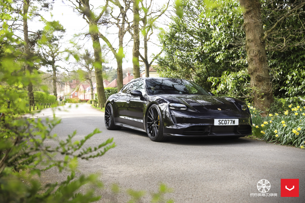 Porsche Taycan на дисках Hybrid Forged HF-4T