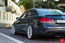 Mercedes E63 на дисках Vossen Hybrid Forged VFS-10