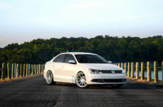 Volkswagen Jetta на дисках TSW Bathurst