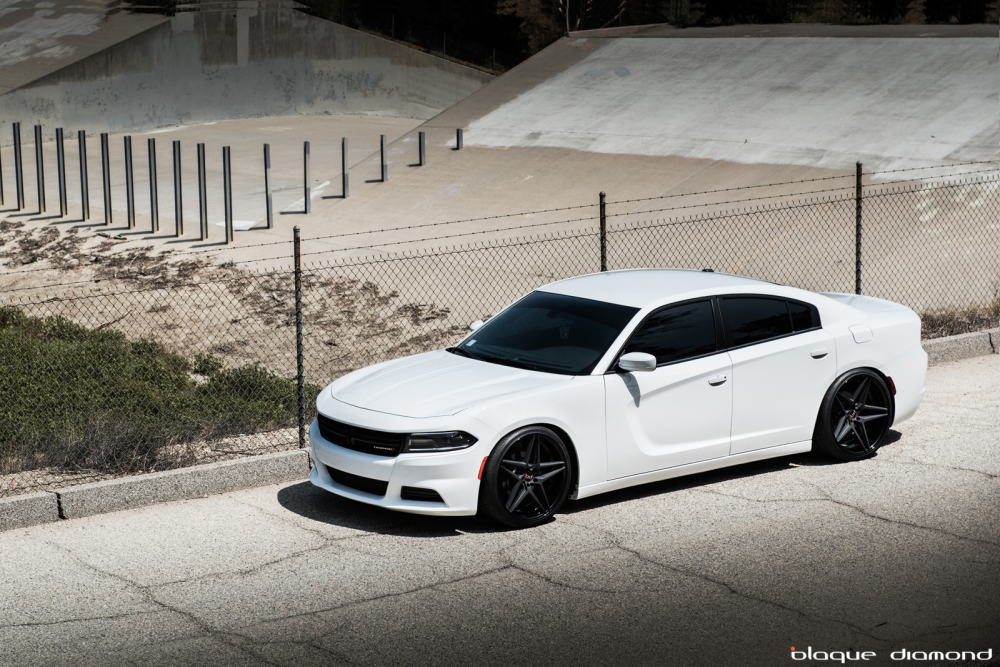 Dodge Charger на дисках Blaque Diamond BD-8