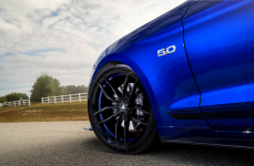 Ford Mustang GT на дисках Vorsteiner V-FF 105