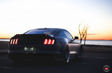 Ford Mustang GT на дисках Vossen Forged LC-102