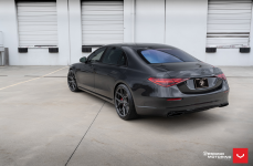 Mercedes S-Class (W223) на дисках VOSSEN HF-5