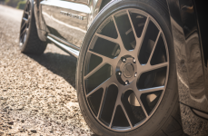 Jeep Grand Cherokee на дисках Status Juggernaut