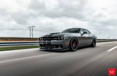 Dodge Challenger на дисках VOSSEN HF-5