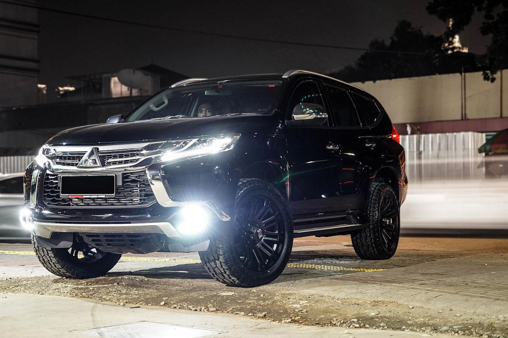 Mitsubishi Pajero Sport на дисках KMC XD Series Brigade 139 R20