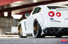 Nissan GT-R на дисках Vossen x Work VWS-1
