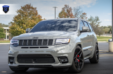 Jeep Grand Cherokee SRT на дисках RFX11 Gloss Black