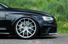 Audi RS4 на дисках Vossen Forged VPS-306