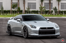 Nissan R35 GT-R на дисках Vossen Forged VPS-301
