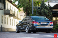 Mercedes E63 на дисках Vossen Hybrid Forged VFS-10