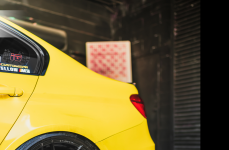 BMW M3 yellow на дисках RFX7 gloss black