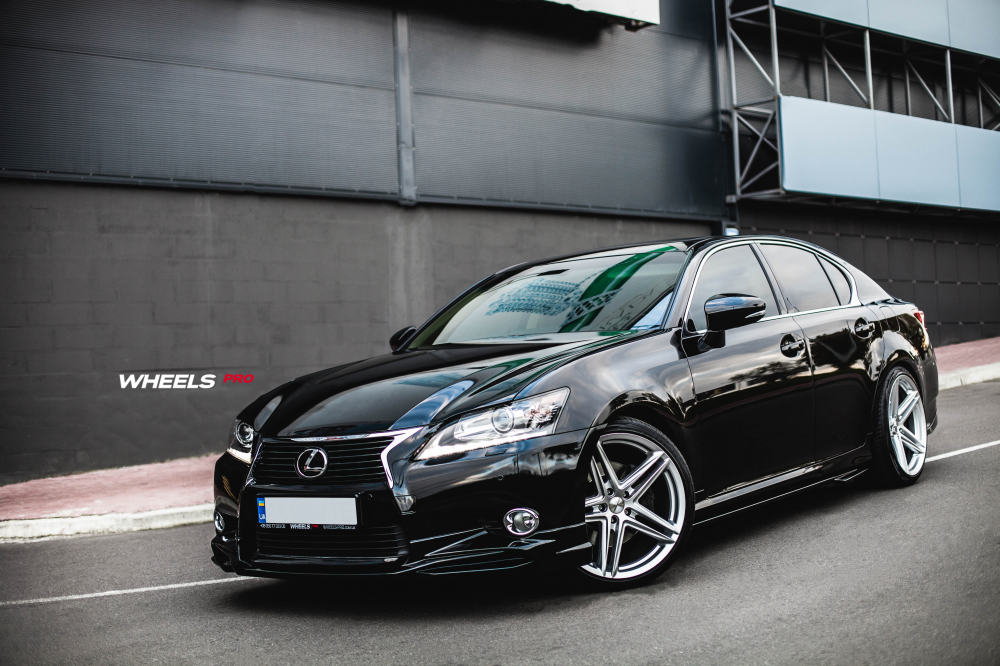 Lexus GS350 на дисках Vossen VFS5