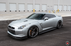 Nissan R35 GT-R на дисках Vossen Forged VPS-301