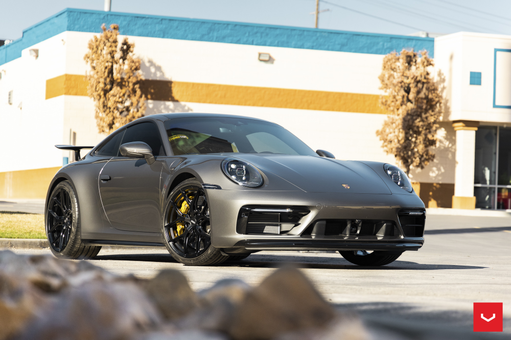 Porsche 992 Carrera 4S на дисках Hybrid Forged HF-5