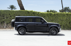 Land Rover Defender на дисках Vossen CV10