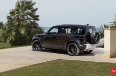 Land Rover Defender на дисках Vossen CV10