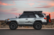Toyota 4Runner на дисках Black Rhino Odessa 17