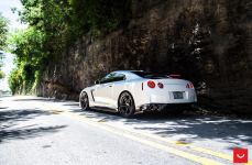 Nissan GTR на дисках Vossen VFS-5