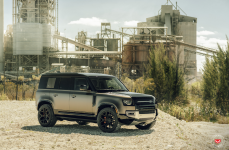 Land Rover Defender на дисках Urban Automotive x Vossen UV-4