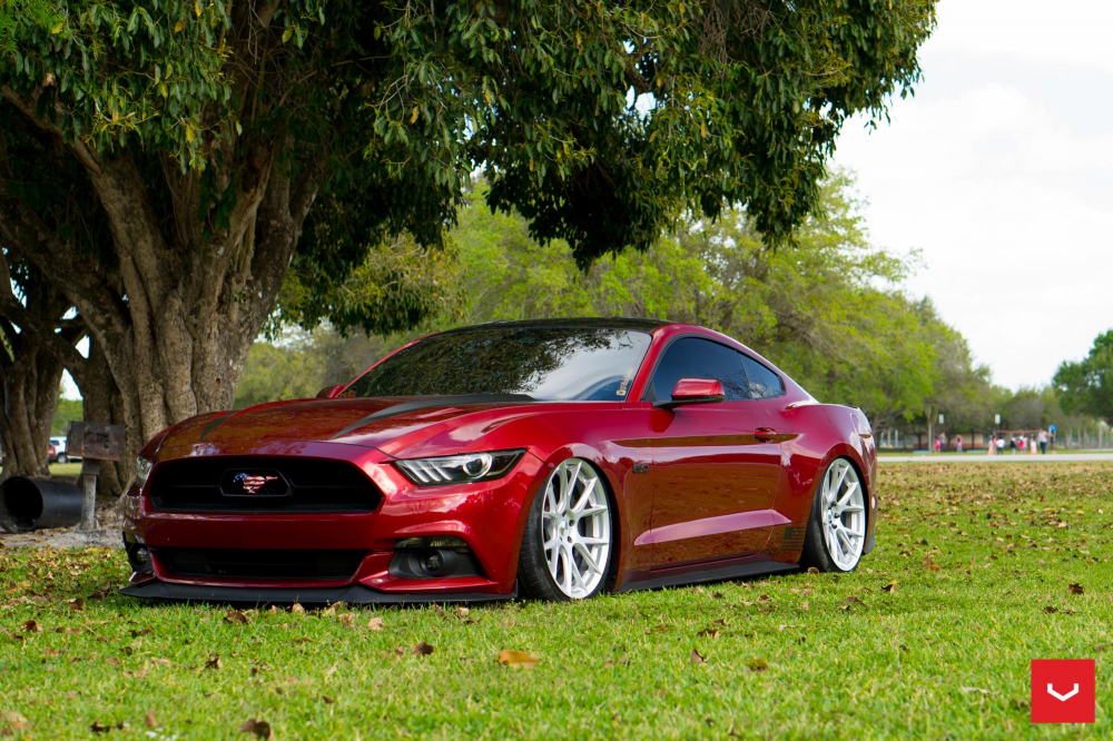 Ford Mustang GT на дисках Vossen VFS-6