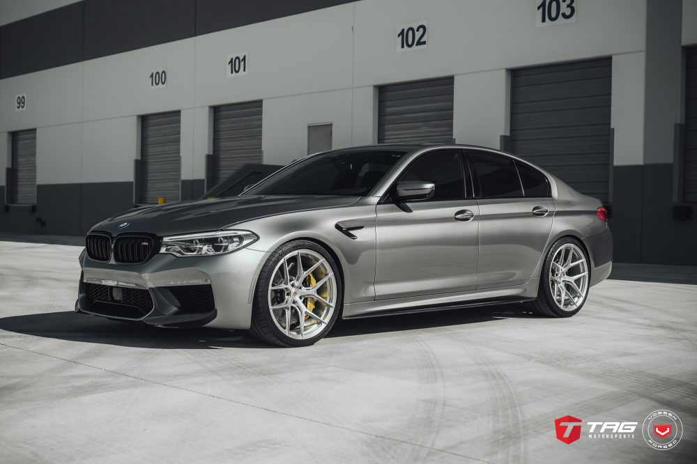 BMW F90 M5 на кованых дисках Vossen Forged S21-01
