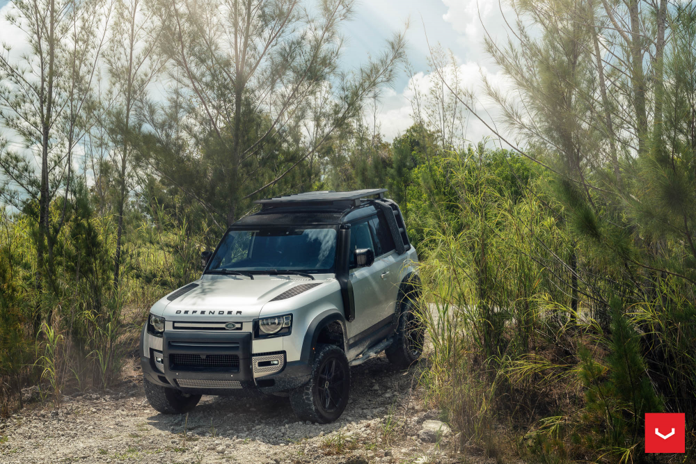 Land Rover Defender 90 на дисках Hybrid Forged HF-5