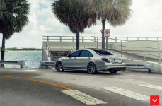 Mercedes S-Class (W222) на дисках VOSSEN HF-4T