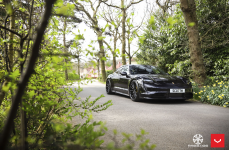 Porsche Taycan на дисках Hybrid Forged HF-4T