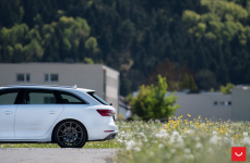 Audi A4 Avant на дисках Vossen VFS-1