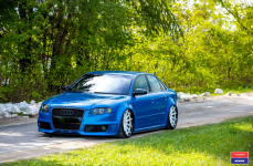 Audi RS4 на дисках Vossen x Work VWS-1