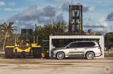 Lexus LX570 на дисках Vossen Forged S17-01